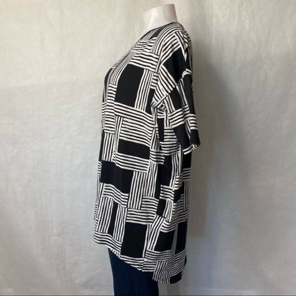 LulaRoe White Black Geometrical High Low Casual Shirt Size S - Picture 6 of 10